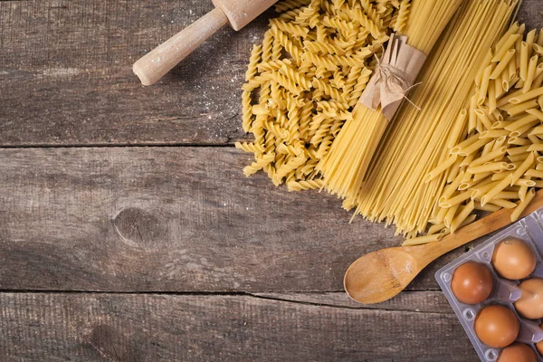 Makarna, spagetti ve un