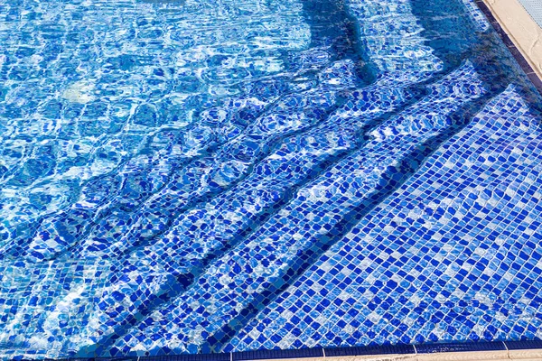 Schwimmbad im Hotel — Stockfoto