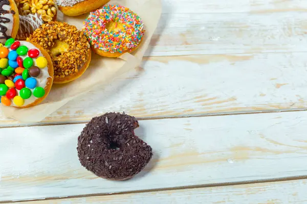 Sammlung schmackhafter Donuts — Stockfoto