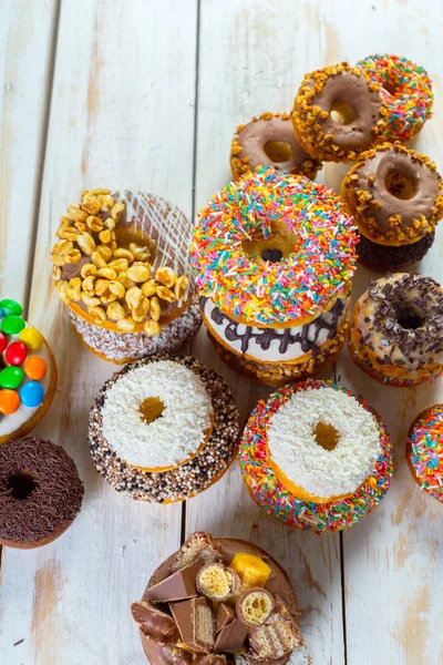 Frisse en zoete donuts — Stockfoto