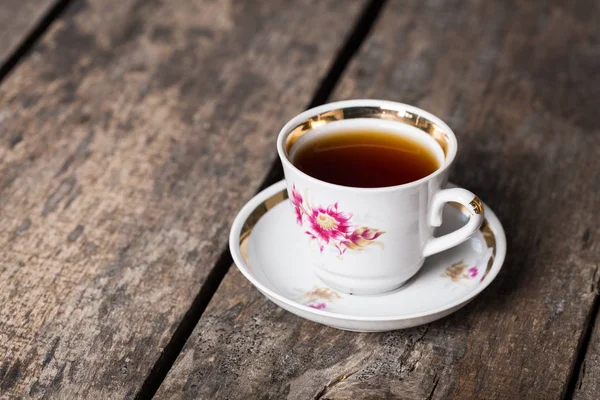 Vintage bardak çay — Stok fotoğraf
