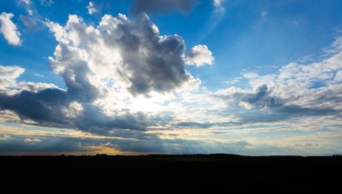 renkli bulutlu gün batımı
