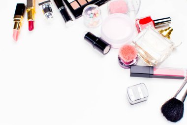 Fırçalar ve kozmetik şablonu