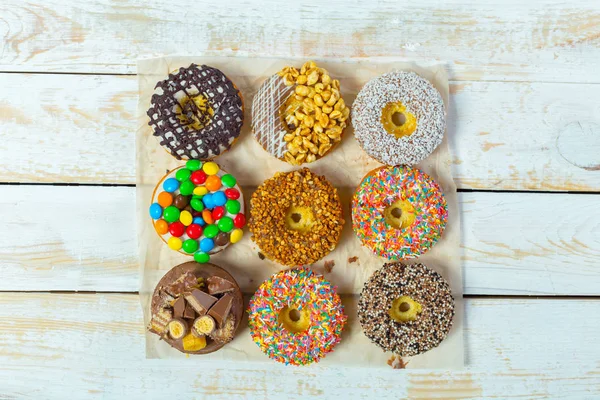 Sammlung schmackhafter Donuts — Stockfoto