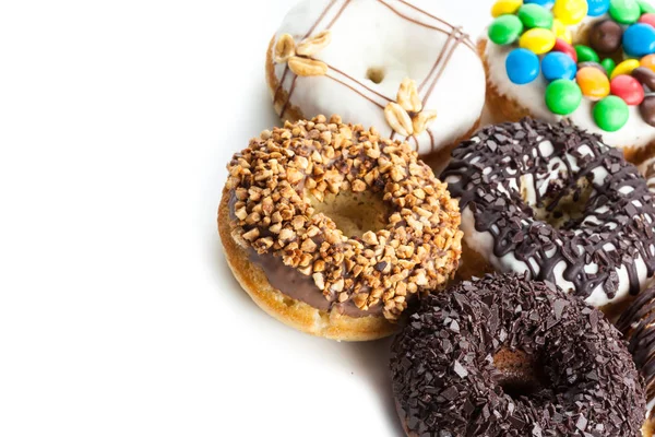 Leckere Donuts mit Sahnehäubchen — Stockfoto