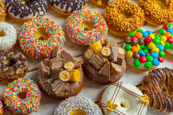 Frische und süße Donuts — Stockfoto