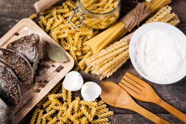 Makarna, spagetti ve un