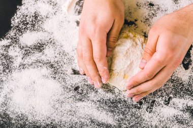 Ellerin hamuru yoğurdu.