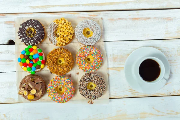 Donuts und Kaffee — Stockfoto