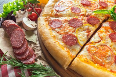 sıcak biberli pizza