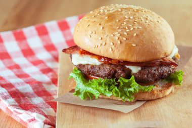 lezzetli ve iştah açıcı hamburger