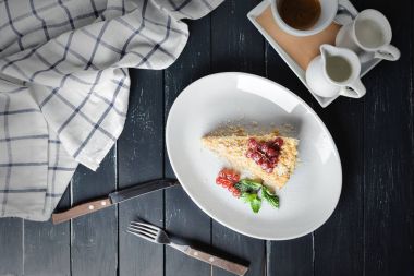 Napolyon kek berry ile