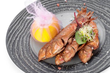 Kızarmış balık yakın.