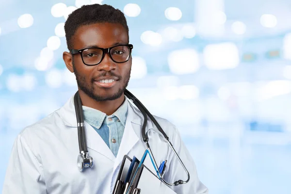Afro Amerikan Tıp Doktoru Adam — Stok fotoğraf