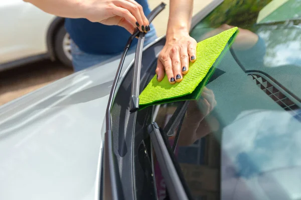 Hand with microfiber cloth cleaning car — Stock Image Hand Microfiber Cloth Cleaning Car Stock Picture