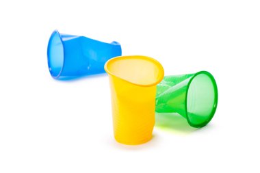 plastik bardak beyaz zemin üzerine izole