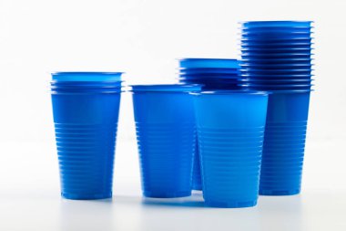 Mavi boş tek kullanımlık plastik gözlük