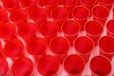 Kırmızı boş tek kullanımlık plastik gözlük