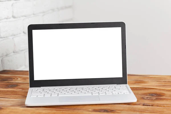 Laptop Blanker Bildschirm Auf Holztisch — Stockfoto