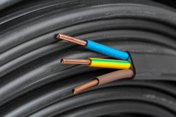 Primer Plano Del Cable Eléctrico Con Muchos Cables —  Fotos de Stock