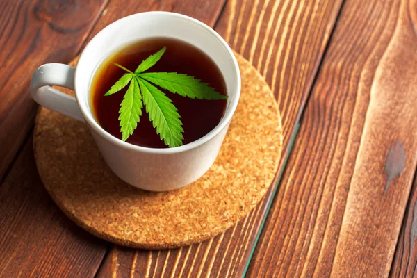 Βότανα Τσάι Και Μαριχουάνα Φύλλα Κάνναβης — Φωτογραφία Αρχείου