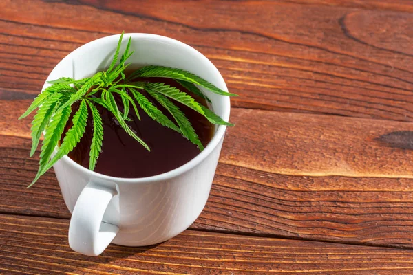 Esrar Bitkisel Çay Marihuana Yaprağı — Stok fotoğraf