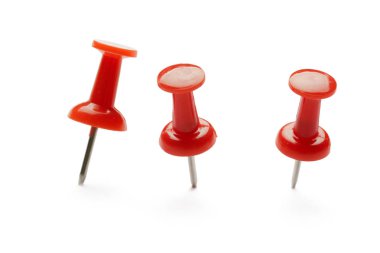 Beyaz arka plan üzerinde izole itme pimleri.