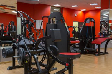 Modern spor salonunda aletleri