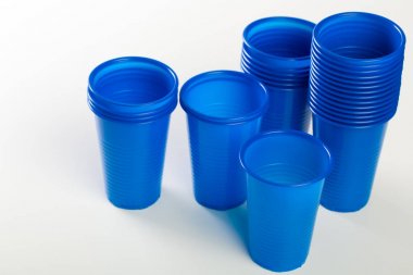 Mavi tek kullanımlık plastik gözlük