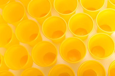 Sarı boş tek kullanımlık plastik gözlük