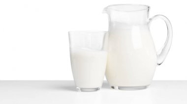 Yakın çekim süt ile sürahi