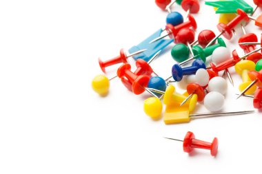 Beyaz arka plan üzerinde izole itme pimleri.