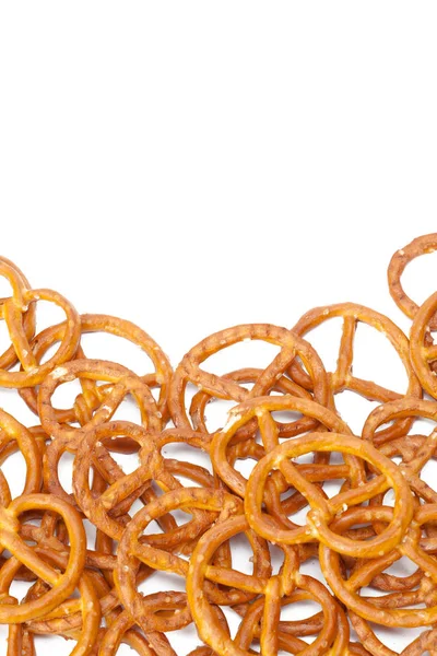 Beyaz arka plan üzerinde izole sırlı ve tuzlu kraker