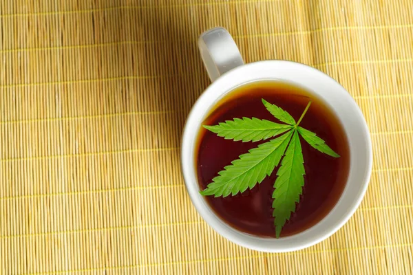 Canabis Ceai Din Plante Frunze Marijuana — Fotografie, imagine de stoc