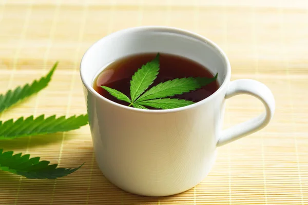 Canabis Ceai Din Plante Frunze Marijuana — Fotografie, imagine de stoc
