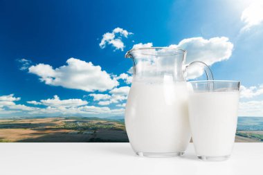 Shot6 yakın süt ile sürahi