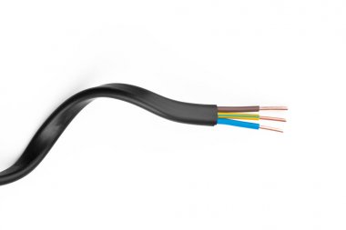 Beyaz arka plan üzerinde izole birçok telleri ile elektrik ekranlı kablo