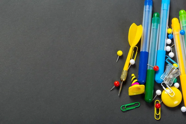 Renkli ileti örneği nesneleri kapatmak