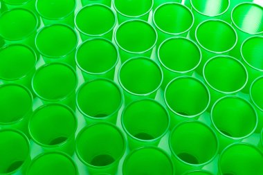 Yeşil boş tek kullanımlık plastik gözlük