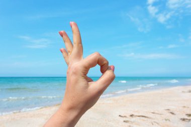 el işareti mavi deniz ve gökyüzü arka plan, yaz seyahat, tatil tatil kavramı arka plan