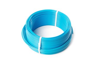 Beyaz arka plan üzerinde izole elektrik kablo, enerji ve teknoloji donatımı