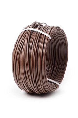 Beyaz arka plan üzerinde izole elektrik kablo, enerji ve teknoloji donatımı