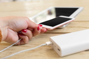 Güç bankasıyla çalışan akıllı telefon
