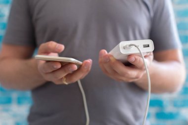 Güç bankasıyla çalışan akıllı telefon