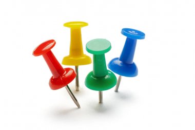 Beyaz arka plan üzerinde izole itme pimleri.