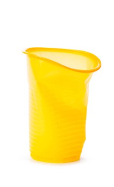 plastik bardak beyaz zemin üzerine izole