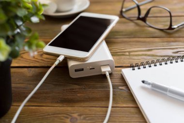 güç banka bir akıllı telefon şarj