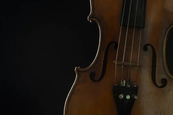 Alte Braune Geige Auf Schwarzem Hintergrund — Stockfoto
