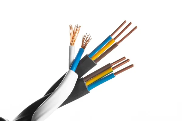 Cable Eléctrico Con Muchos Cables Aislados Sobre Fondo Blanco — Foto de Stock