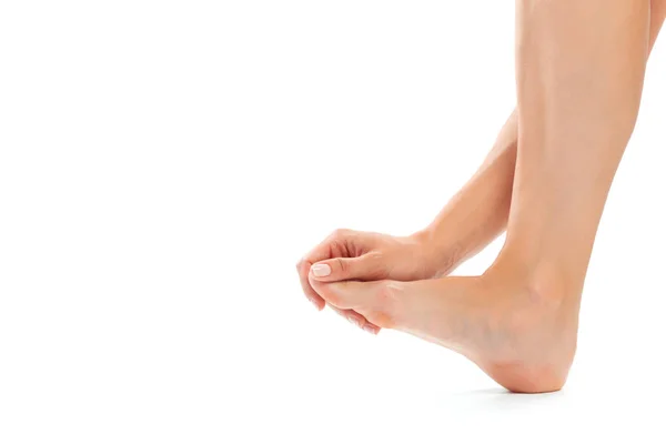 Krásné Ženské Nohy Rukou Izolovaných Bílém Pozadí — Stock fotografie